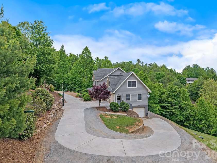 77 Paradise Ridge, Marshall, NC 28753.  MLS# CAR4381435, YatesRealty ID 22617. 