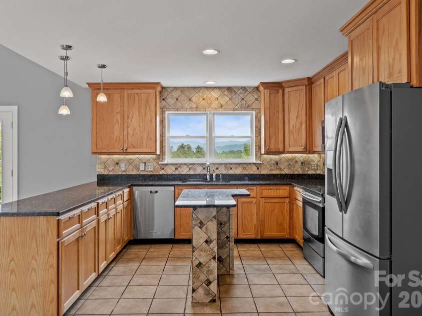 77 Paradise Ridge, Marshall, NC 28753.  MLS# CAR4381435, YatesRealty ID 22617. 