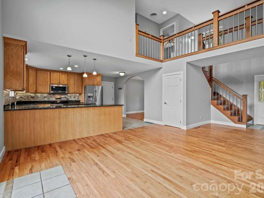 77 Paradise Ridge, Marshall, NC 28753.  MLS# CAR4381435, YatesRealty ID 22617. 