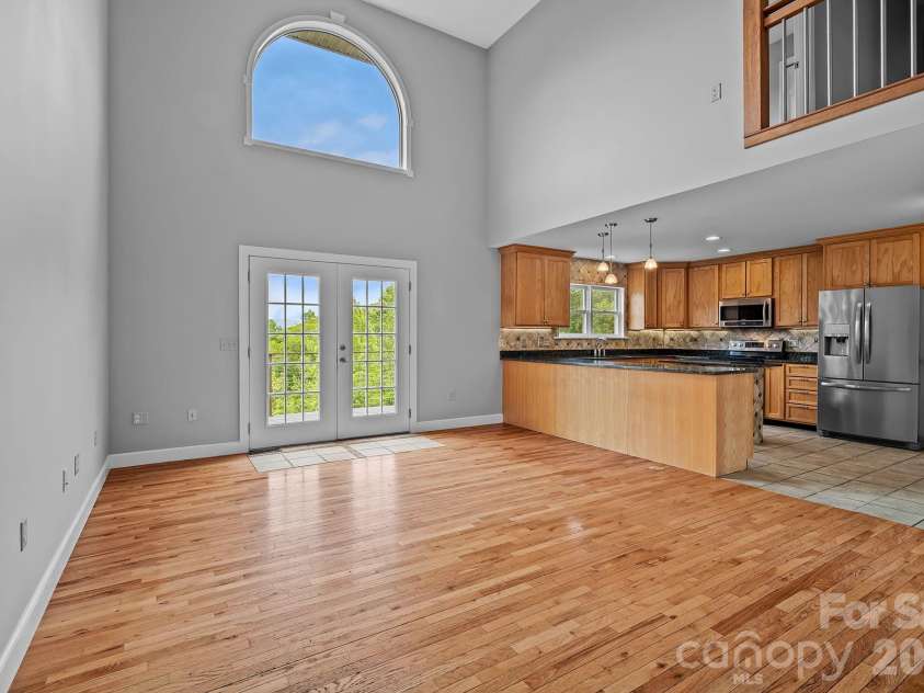 77 Paradise Ridge, Marshall, NC 28753.  MLS# CAR4381435, YatesRealty ID 22617. 