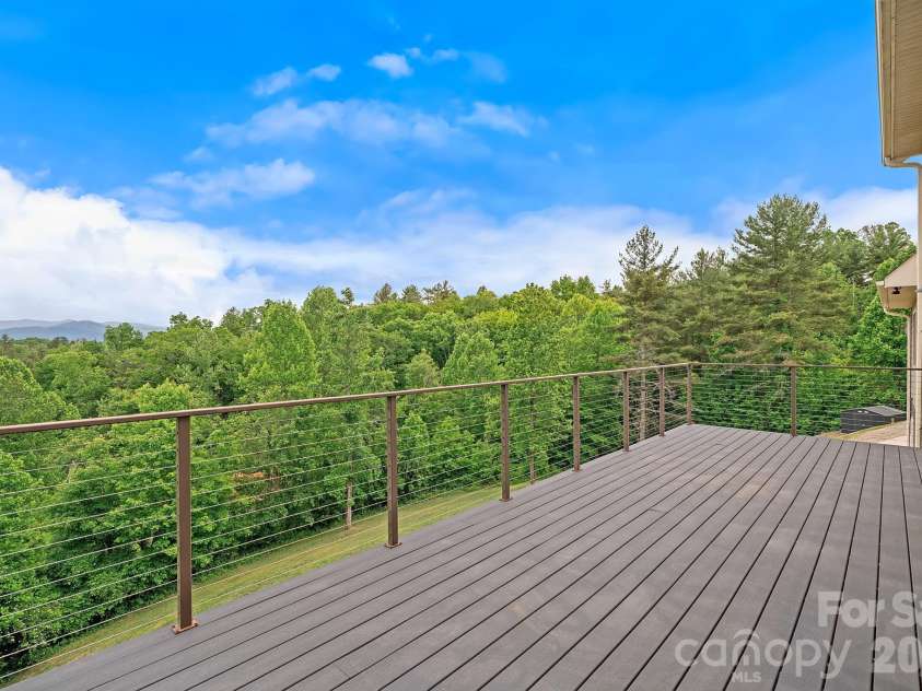 77 Paradise Ridge, Marshall, NC 28753.  MLS# CAR4381435, YatesRealty ID 22617. 