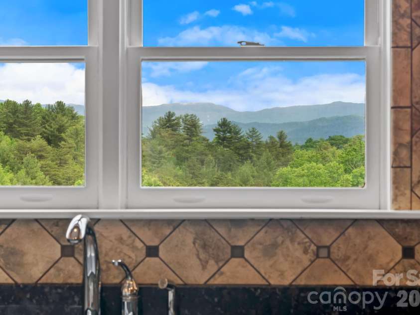 77 Paradise Ridge, Marshall, NC 28753.  MLS# CAR4381435, YatesRealty ID 22617. 
