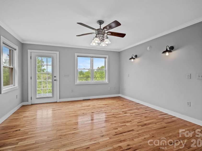 77 Paradise Ridge, Marshall, NC 28753.  MLS# CAR4381435, YatesRealty ID 22617. 