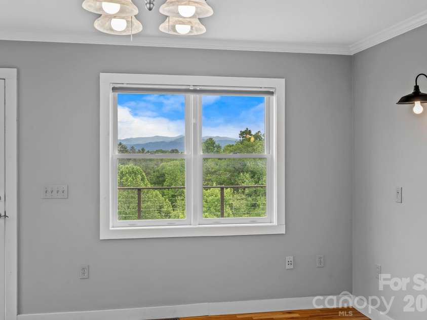 77 Paradise Ridge, Marshall, NC 28753.  MLS# CAR4381435, YatesRealty ID 22617. 