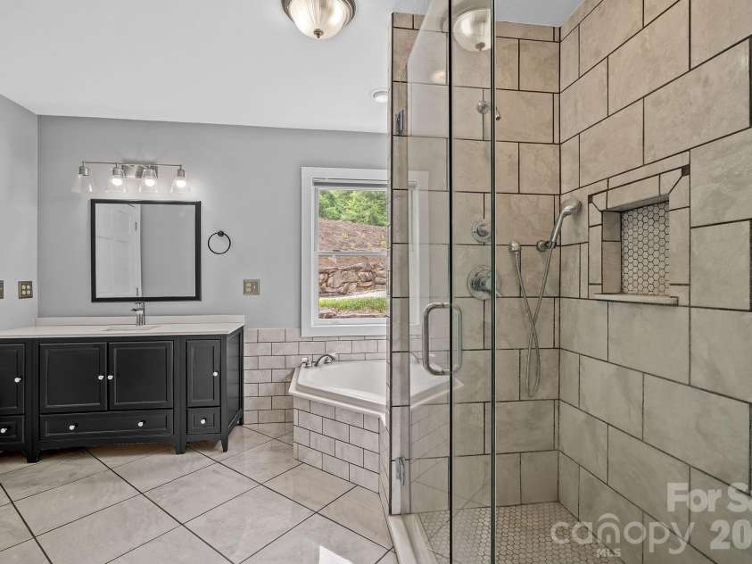 77 Paradise Ridge, Marshall, NC 28753.  MLS# CAR4381435, YatesRealty ID 22617. 