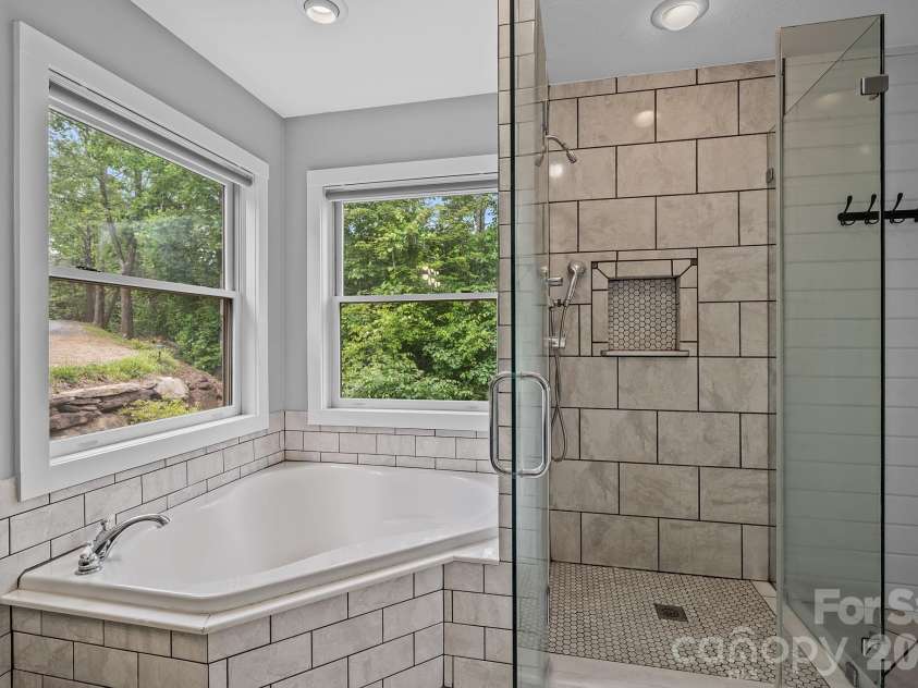 77 Paradise Ridge, Marshall, NC 28753.  MLS# CAR4381435, YatesRealty ID 22617. 