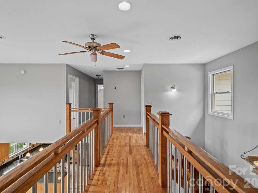 77 Paradise Ridge, Marshall, NC 28753.  MLS# CAR4381435, YatesRealty ID 22617. 