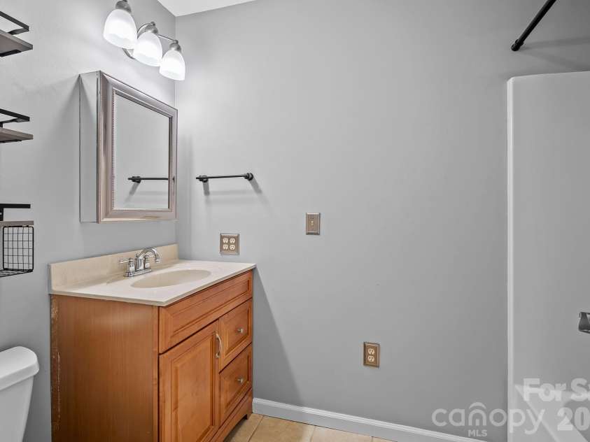 77 Paradise Ridge, Marshall, NC 28753.  MLS# CAR4381435, YatesRealty ID 22617. 