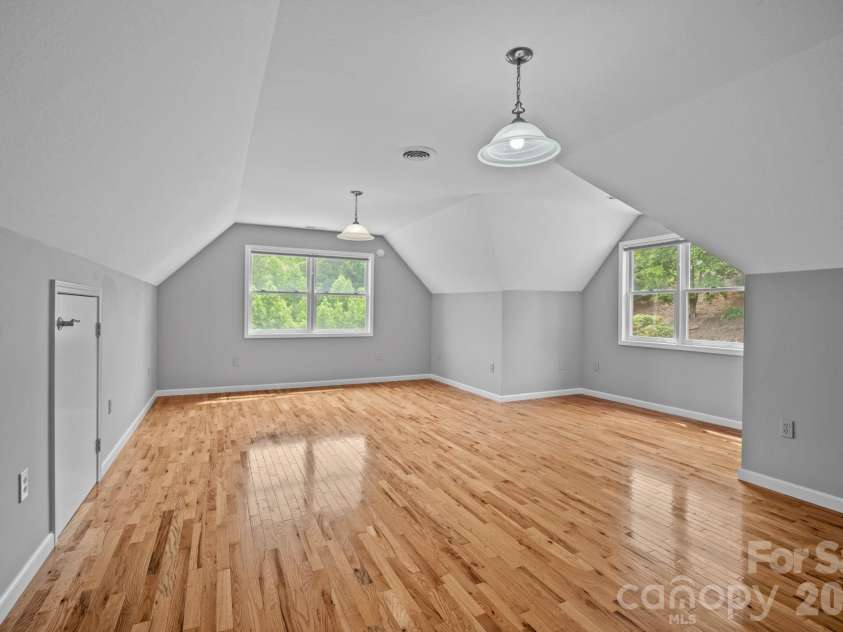 77 Paradise Ridge, Marshall, NC 28753.  MLS# CAR4381435, YatesRealty ID 22617. 