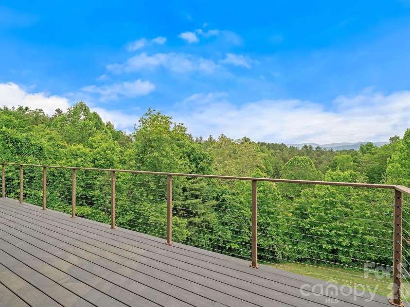 77 Paradise Ridge, Marshall, NC 28753.  MLS# CAR4381435, YatesRealty ID 22617. 