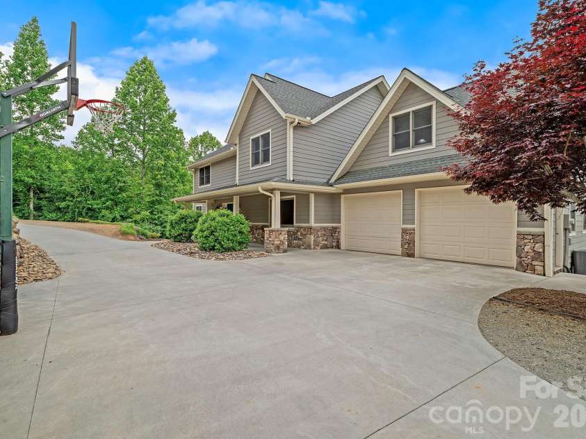 77 Paradise Ridge, Marshall, NC 28753.  MLS# CAR4381435, YatesRealty ID 22617. 