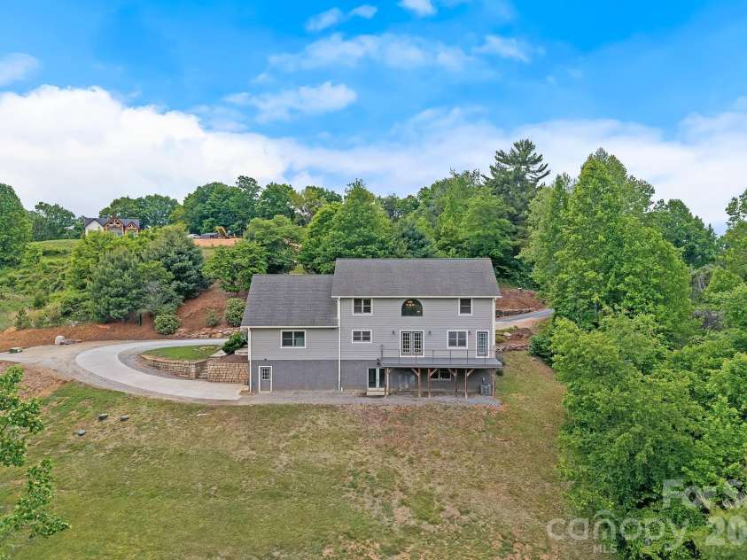 77 Paradise Ridge, Marshall, NC 28753.  MLS# CAR4381435, YatesRealty ID 22617. 