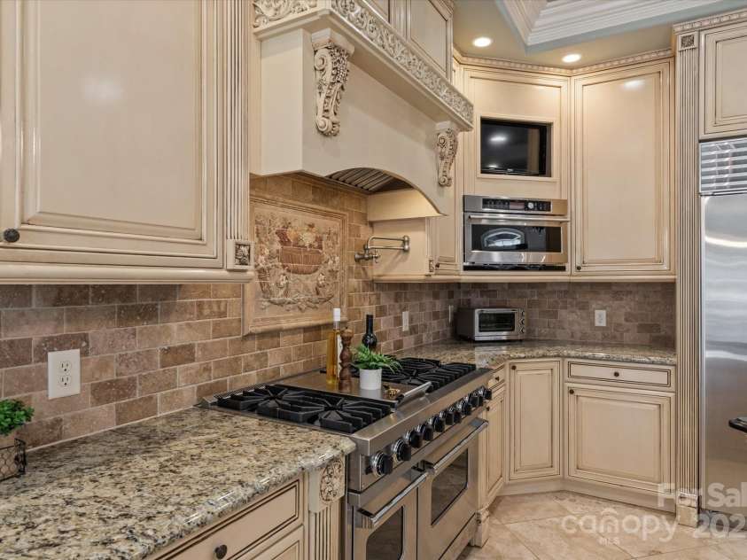 9110 Woodhall Lake Drive, Waxhaw, NC 28173.  MLS# CAR4274235, YatesRealty ID 22617. 