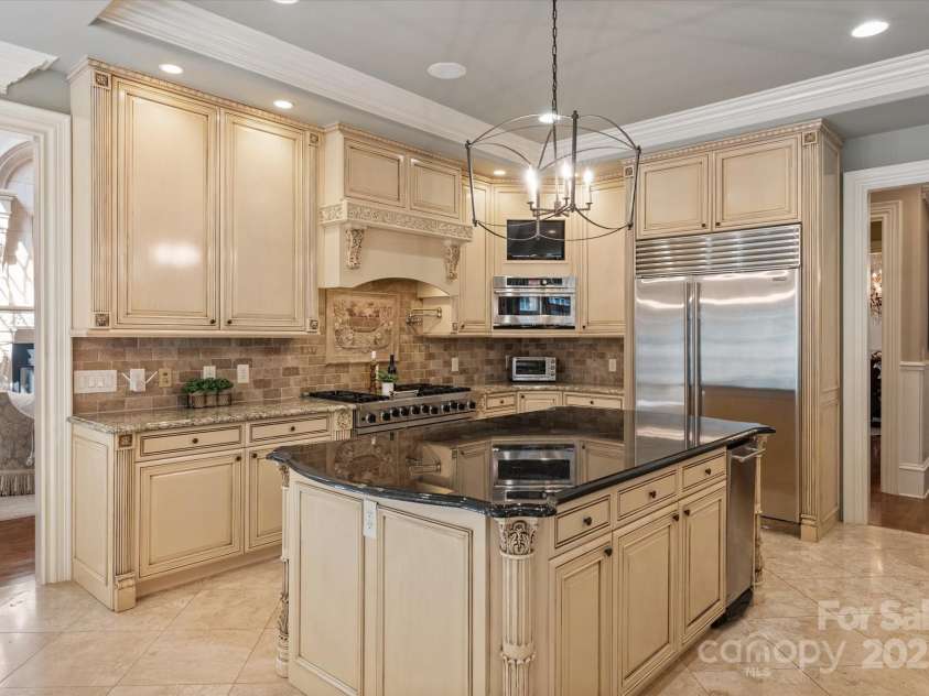 9110 Woodhall Lake Drive, Waxhaw, NC 28173.  MLS# CAR4274235, YatesRealty ID 22617. 