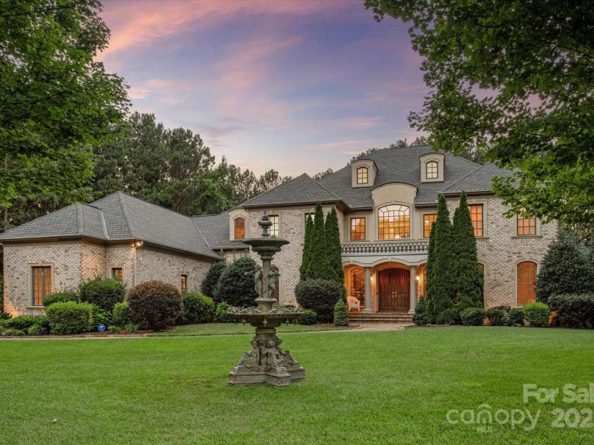 9110 Woodhall Lake Drive, Waxhaw, NC 28173.  MLS# CAR4274235, YatesRealty ID 22617. 