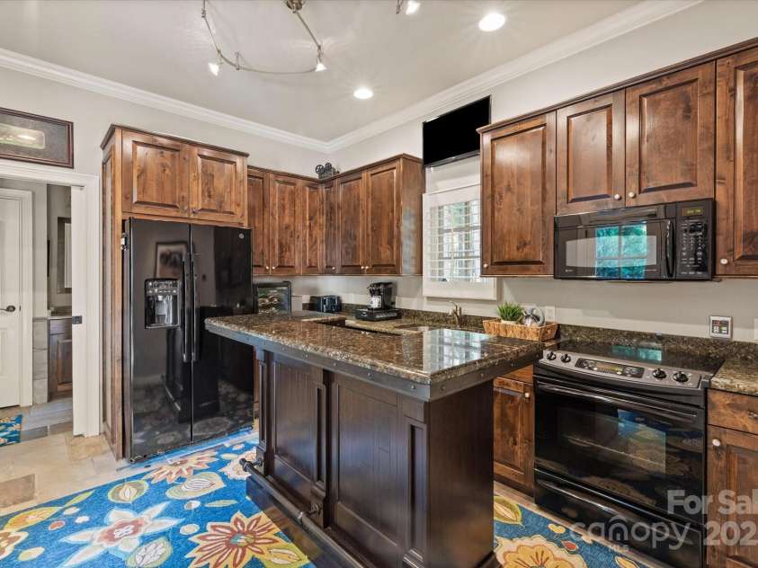 9110 Woodhall Lake Drive, Waxhaw, NC 28173.  MLS# CAR4274235, YatesRealty ID 22617. 