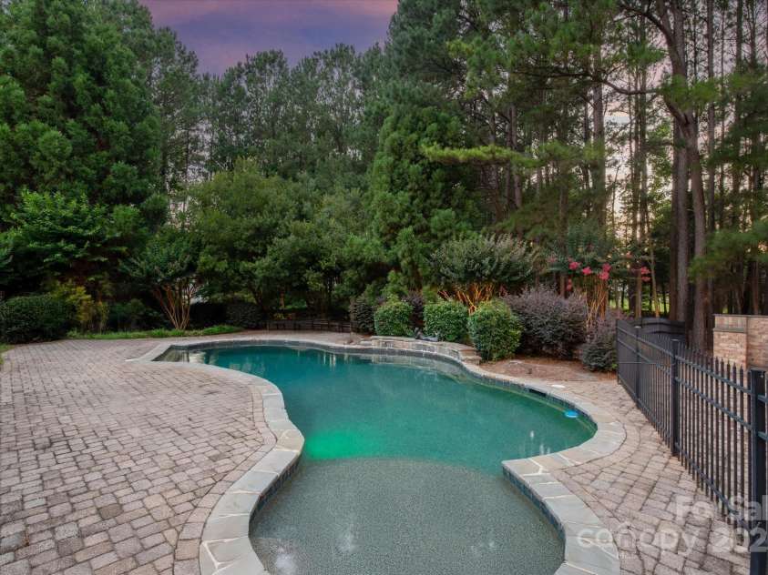 9110 Woodhall Lake Drive, Waxhaw, NC 28173.  MLS# CAR4274235, YatesRealty ID 22617. 