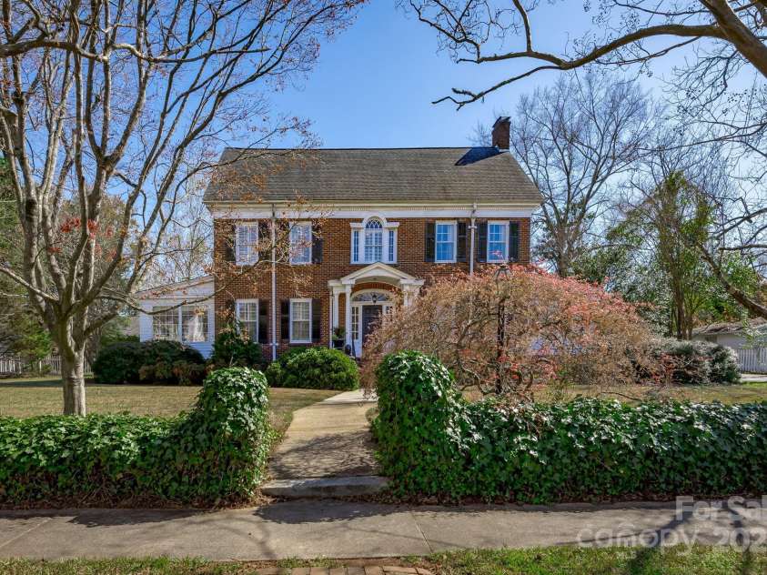 211 Liberty Street, Winnsboro, SC 29180.  MLS# CAR4235636, YatesRealty ID 22618. 211 W Liberty