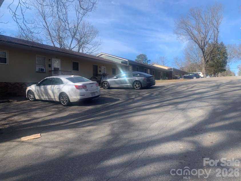 1006 3rd Street, Hickory, NC 28602.  MLS# CAR4346306, YatesRealty ID 2262. 