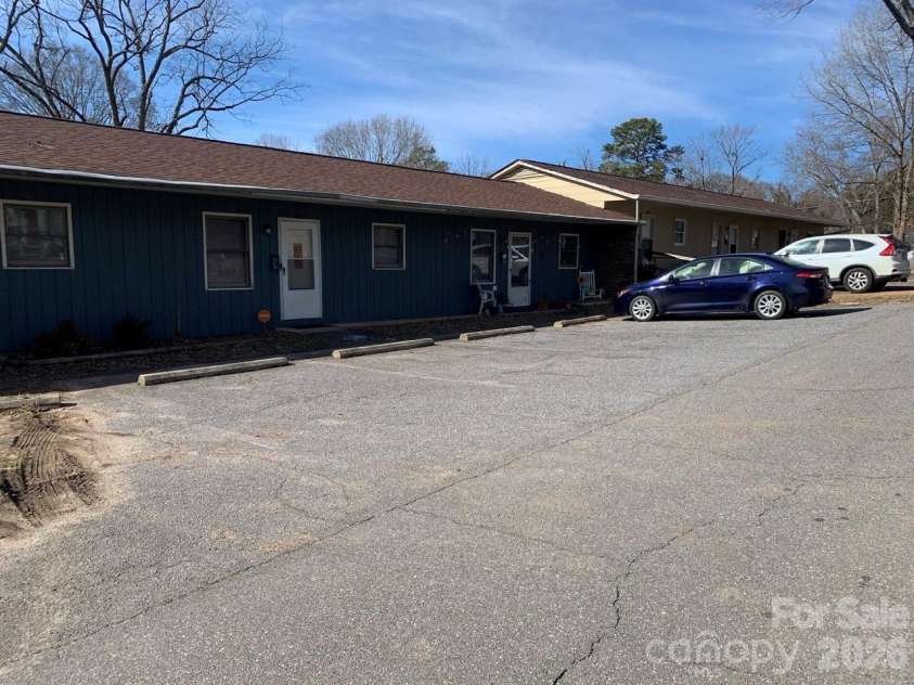1006 3rd Street, Hickory, NC 28602.  MLS# CAR4346306, YatesRealty ID 2262. 