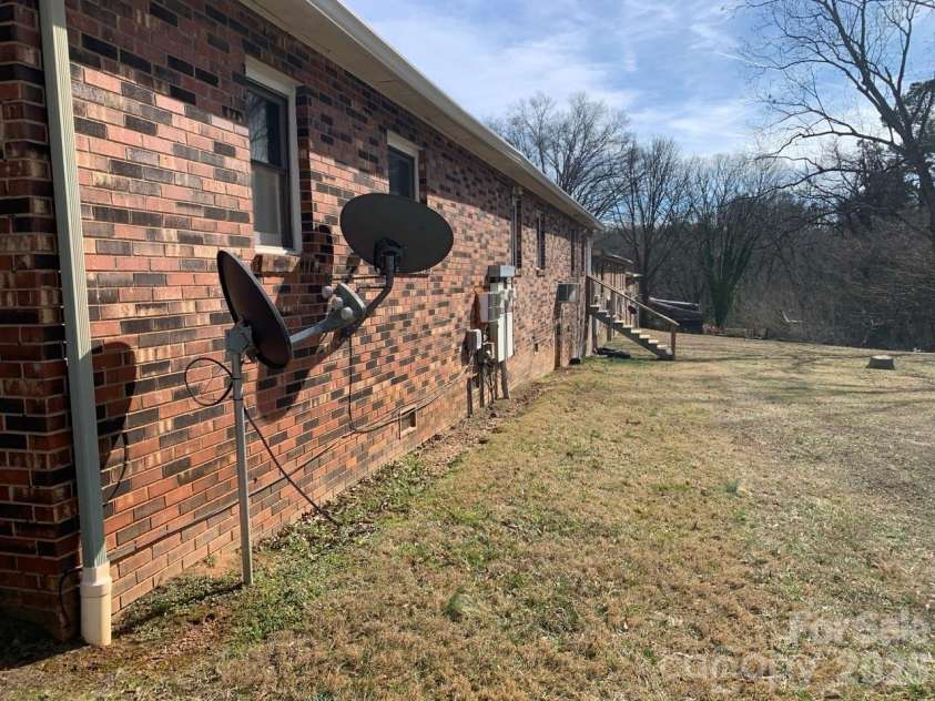 1006 3rd Street, Hickory, NC 28602.  MLS# CAR4346306, YatesRealty ID 2262. 