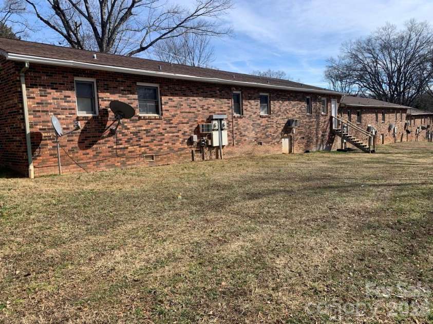 1006 3rd Street, Hickory, NC 28602.  MLS# CAR4346306, YatesRealty ID 2262. 