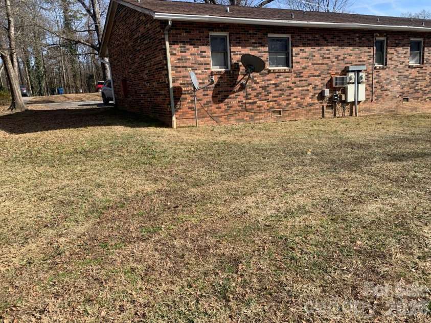 1006 3rd Street, Hickory, NC 28602.  MLS# CAR4346306, YatesRealty ID 2262. 