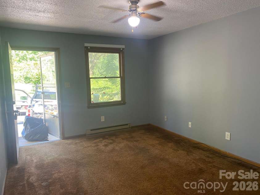 1006 3rd Street, Hickory, NC 28602.  MLS# CAR4346306, YatesRealty ID 2262. 
