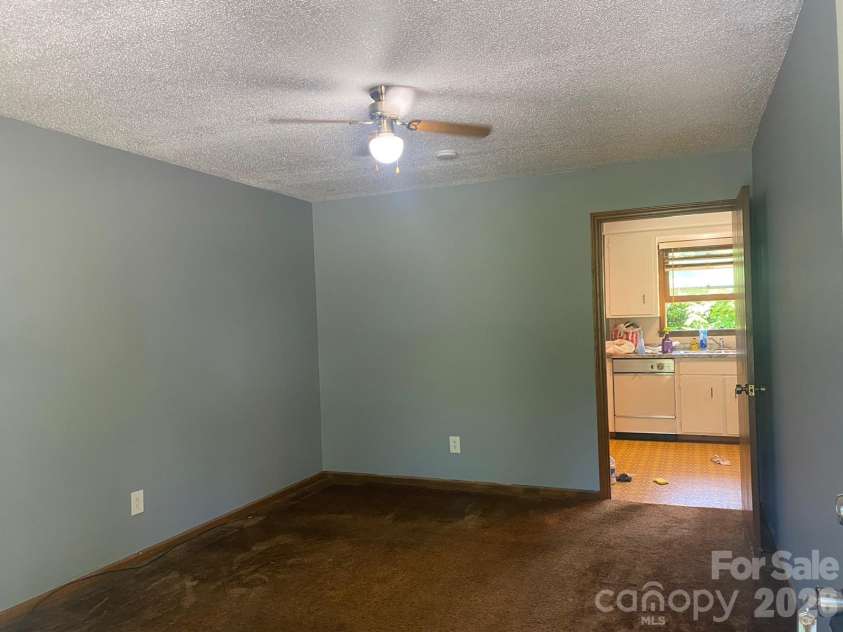 1006 3rd Street, Hickory, NC 28602.  MLS# CAR4346306, YatesRealty ID 2262. 