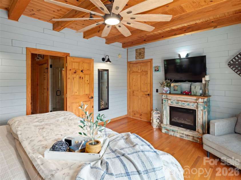 64 Cradling Cove, Waynesville, NC 28785.  MLS# CAR4381938, YatesRealty ID 22620. 