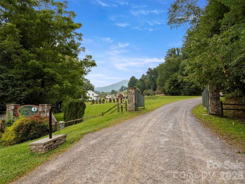 64 Cradling Cove, Waynesville, NC 28785.  MLS# CAR4381938, YatesRealty ID 22620. 