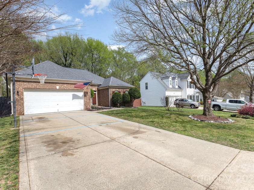 147 Gabriel Drive, Mooresville, NC 28115.  MLS# CAR4241745, YatesRealty ID 22621. 