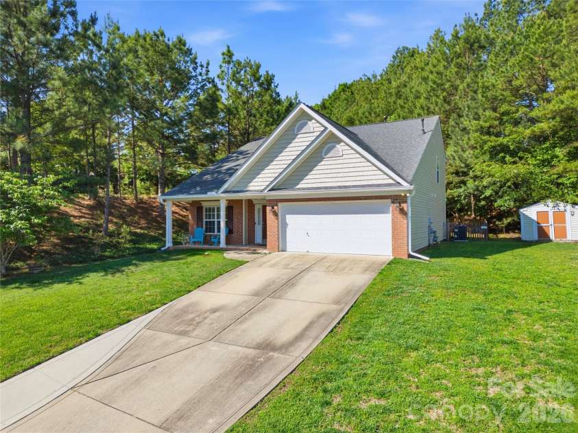 2001 Campfield Court, Waxhaw, NC 28173.  MLS# CAR4381067, YatesRealty ID 22621. 