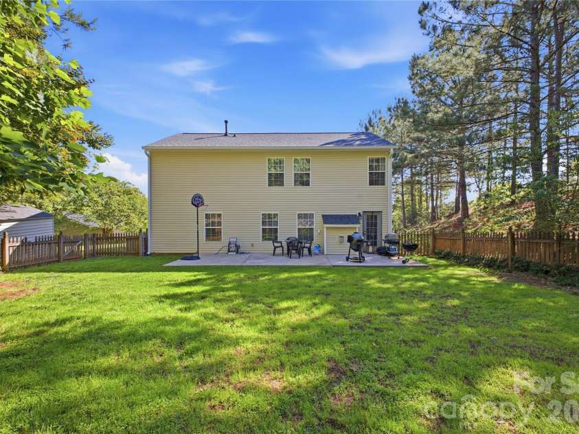 2001 Campfield Court, Waxhaw, NC 28173.  MLS# CAR4381067, YatesRealty ID 22621. 