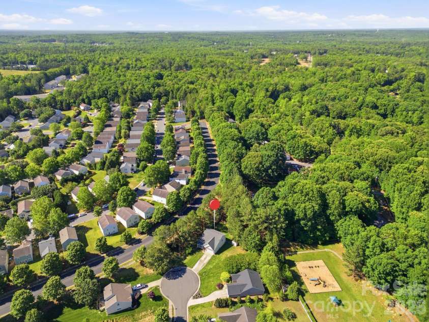 2001 Campfield Court, Waxhaw, NC 28173.  MLS# CAR4381067, YatesRealty ID 22621. 