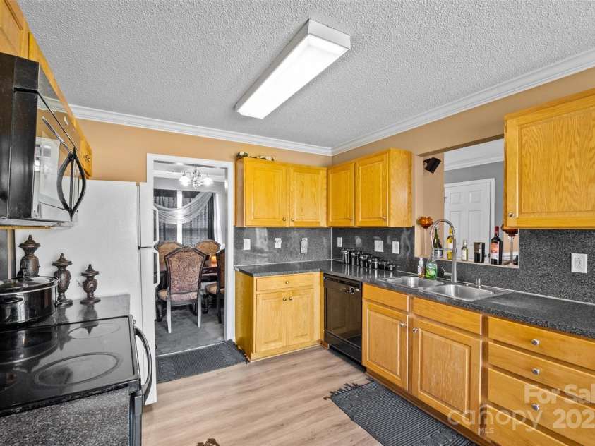 2809 Waycross Drive, Monroe, NC 28110.  MLS# CAR4263079, YatesRealty ID 22622. 