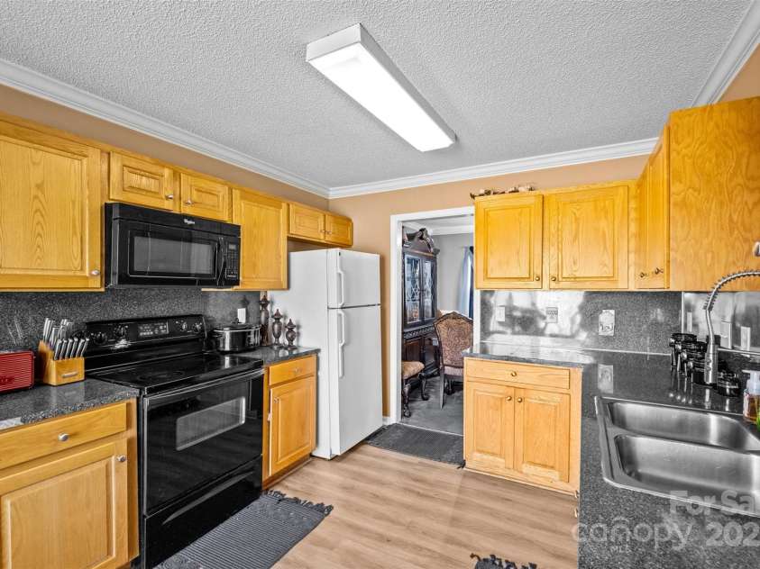 2809 Waycross Drive, Monroe, NC 28110.  MLS# CAR4263079, YatesRealty ID 22622. 