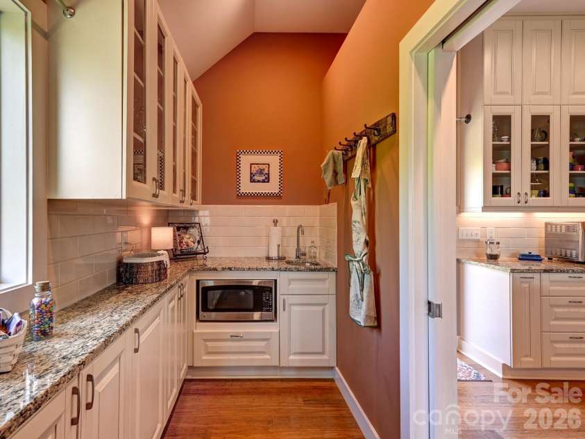44 Dane Acres Drive, Alexander, NC 28701.  MLS# CAR4368207, YatesRealty ID 22624. Pantry