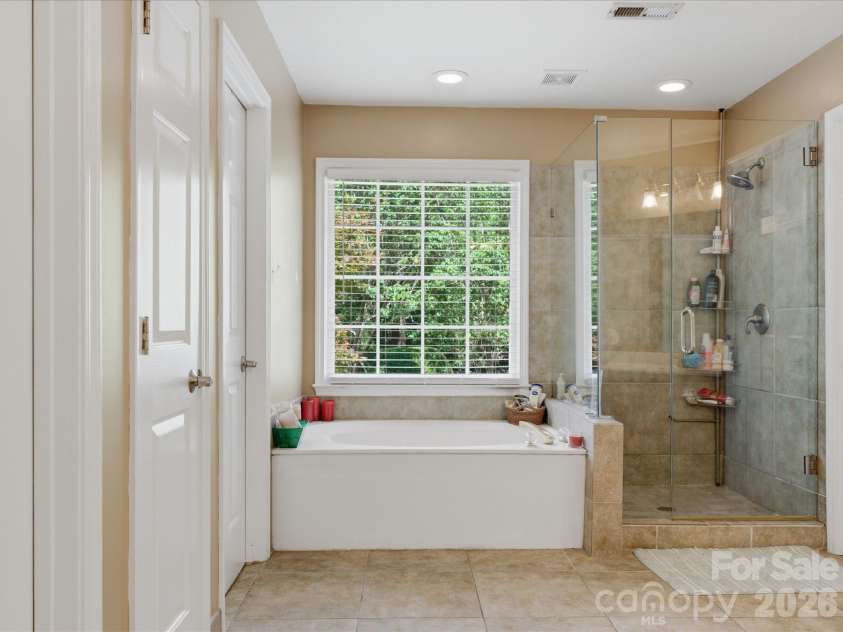 1101 Baldwin Lane, Waxhaw, NC 28173.  MLS# CAR4378491, YatesRealty ID 22625. Primary Bathroom Tub and Shower