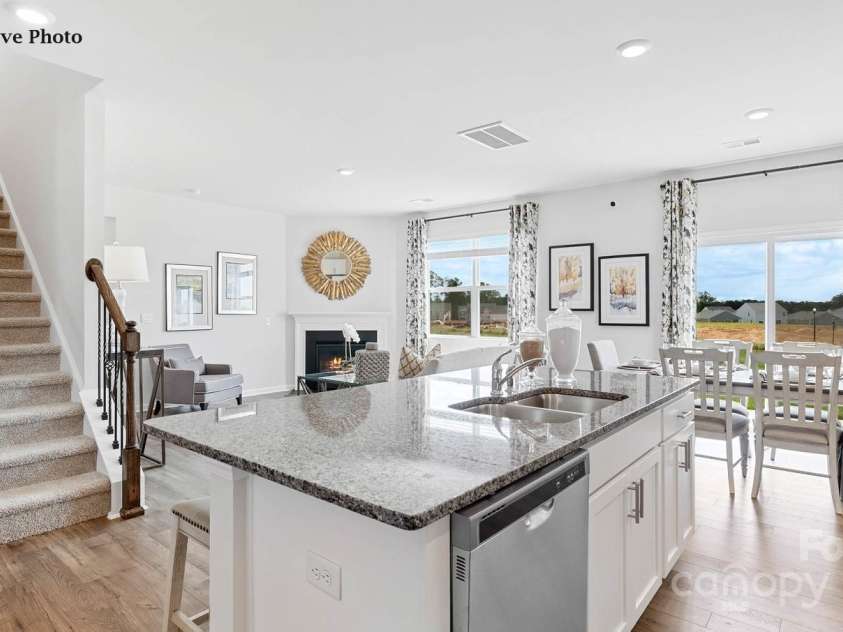 6708 Barcelona Way, Charlotte, NC 28214.  MLS# CAR4271527, YatesRealty ID 22625. 