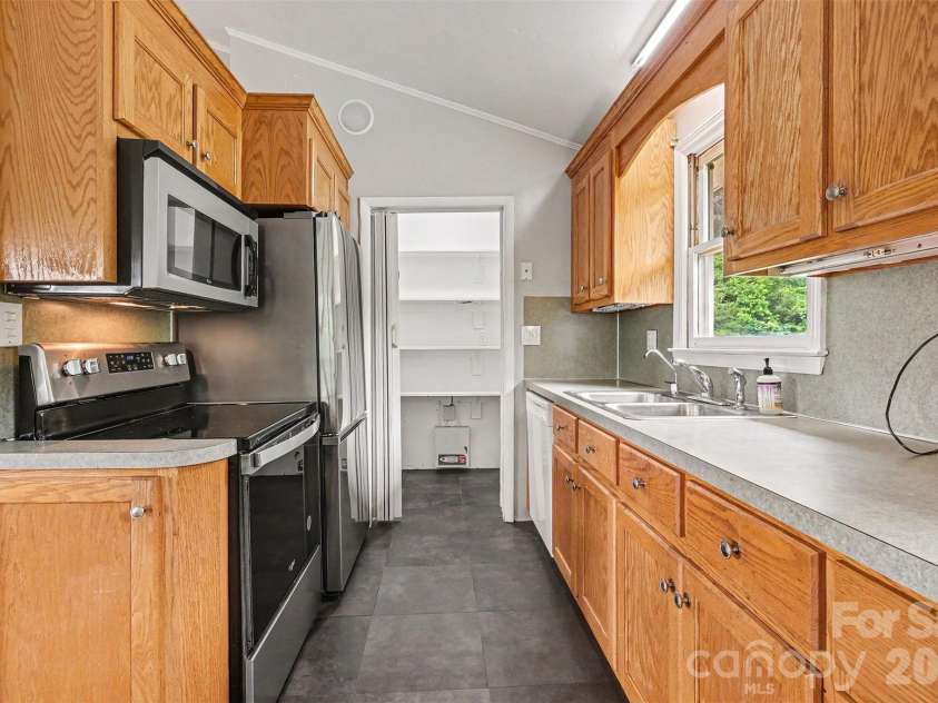 2960 Lavina Lane, Claremont, NC 28610.  MLS# CAR4380522, YatesRealty ID 22626. Kitchen