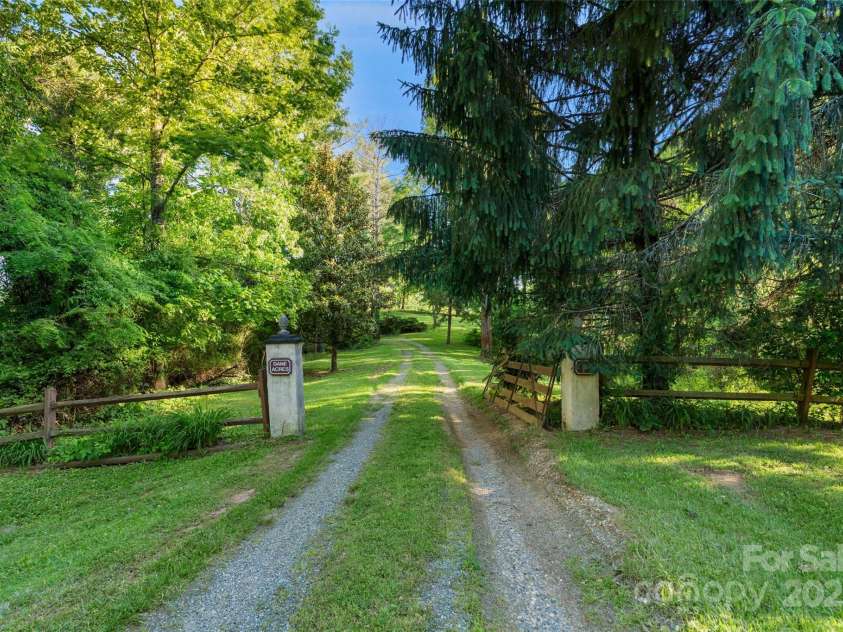 55 Dane Acres Drive, Alexander, NC 28701.  MLS# CAR4264076, YatesRealty ID 22626. 