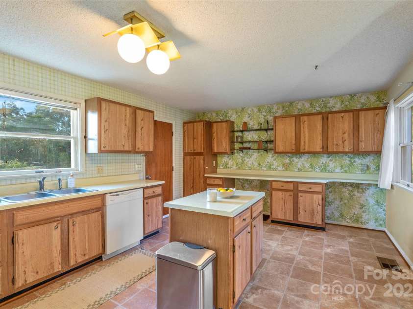 55 Dane Acres Drive, Alexander, NC 28701.  MLS# CAR4264076, YatesRealty ID 22626. 