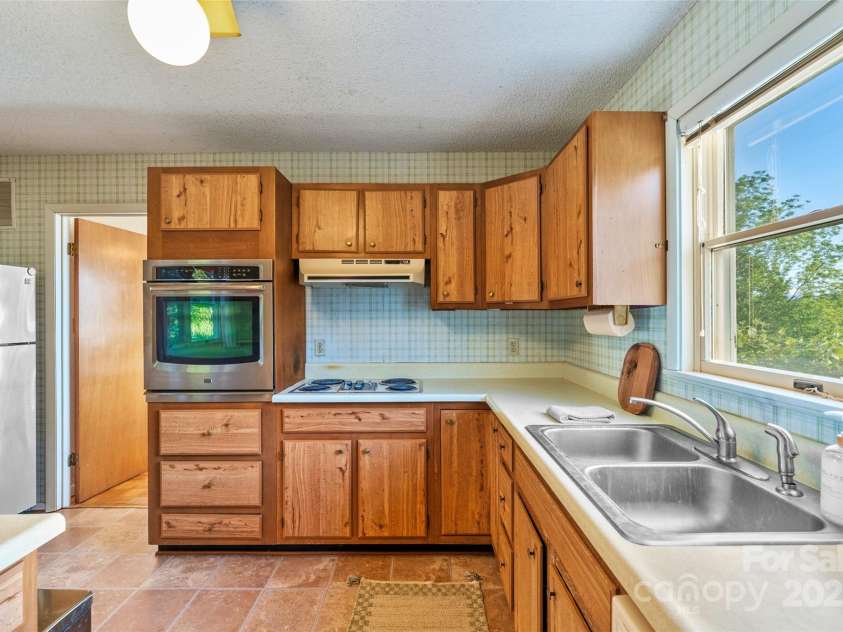 55 Dane Acres Drive, Alexander, NC 28701.  MLS# CAR4264076, YatesRealty ID 22626. 