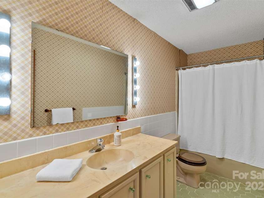 55 Dane Acres Drive, Alexander, NC 28701.  MLS# CAR4264076, YatesRealty ID 22626. 