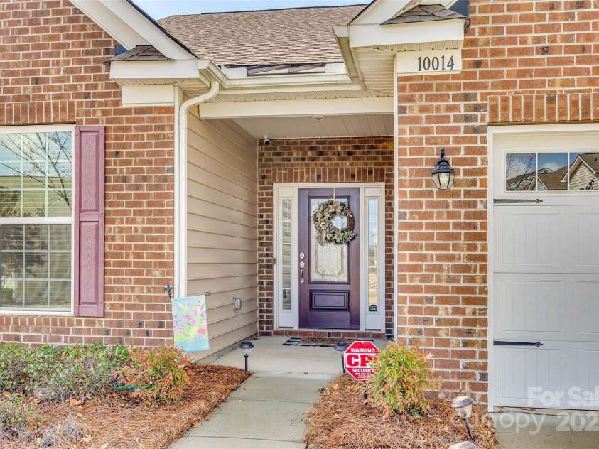 10014 Berkeley Castle Drive, Charlotte, NC 28273.  MLS# CAR4226296, YatesRealty ID 22627. 