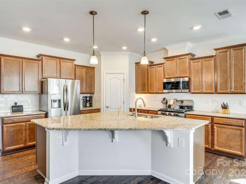 10014 Berkeley Castle Drive, Charlotte, NC 28273.  MLS# CAR4226296, YatesRealty ID 22627. 