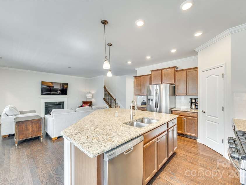 10014 Berkeley Castle Drive, Charlotte, NC 28273.  MLS# CAR4226296, YatesRealty ID 22627. 