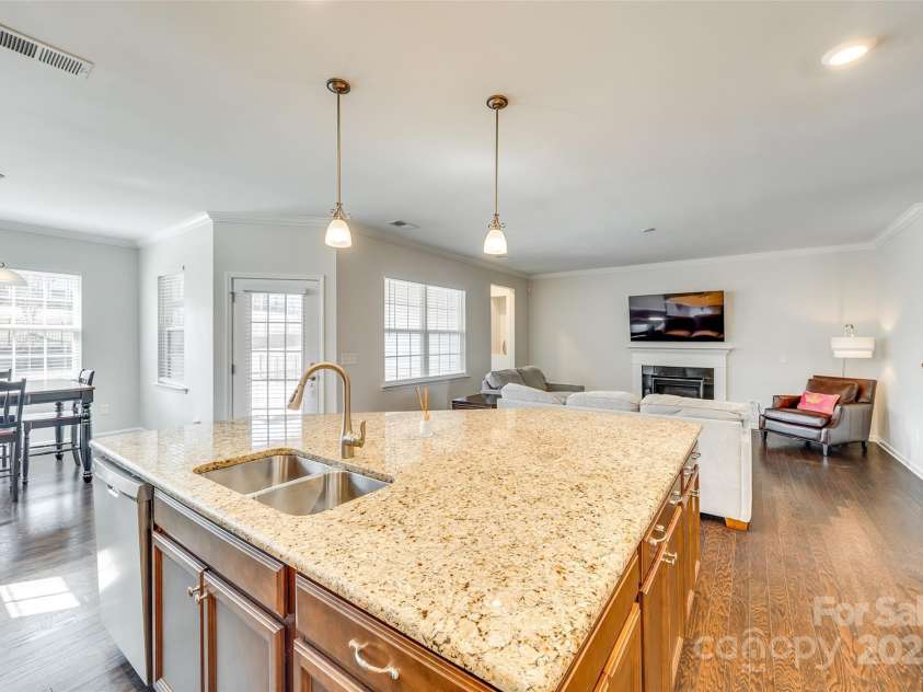 10014 Berkeley Castle Drive, Charlotte, NC 28273.  MLS# CAR4226296, YatesRealty ID 22627. 