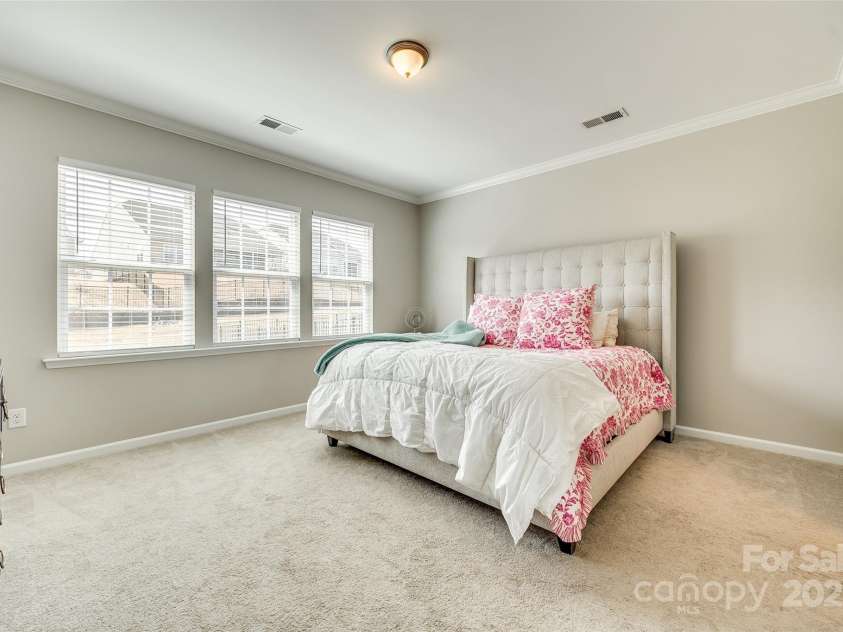 10014 Berkeley Castle Drive, Charlotte, NC 28273.  MLS# CAR4226296, YatesRealty ID 22627. 